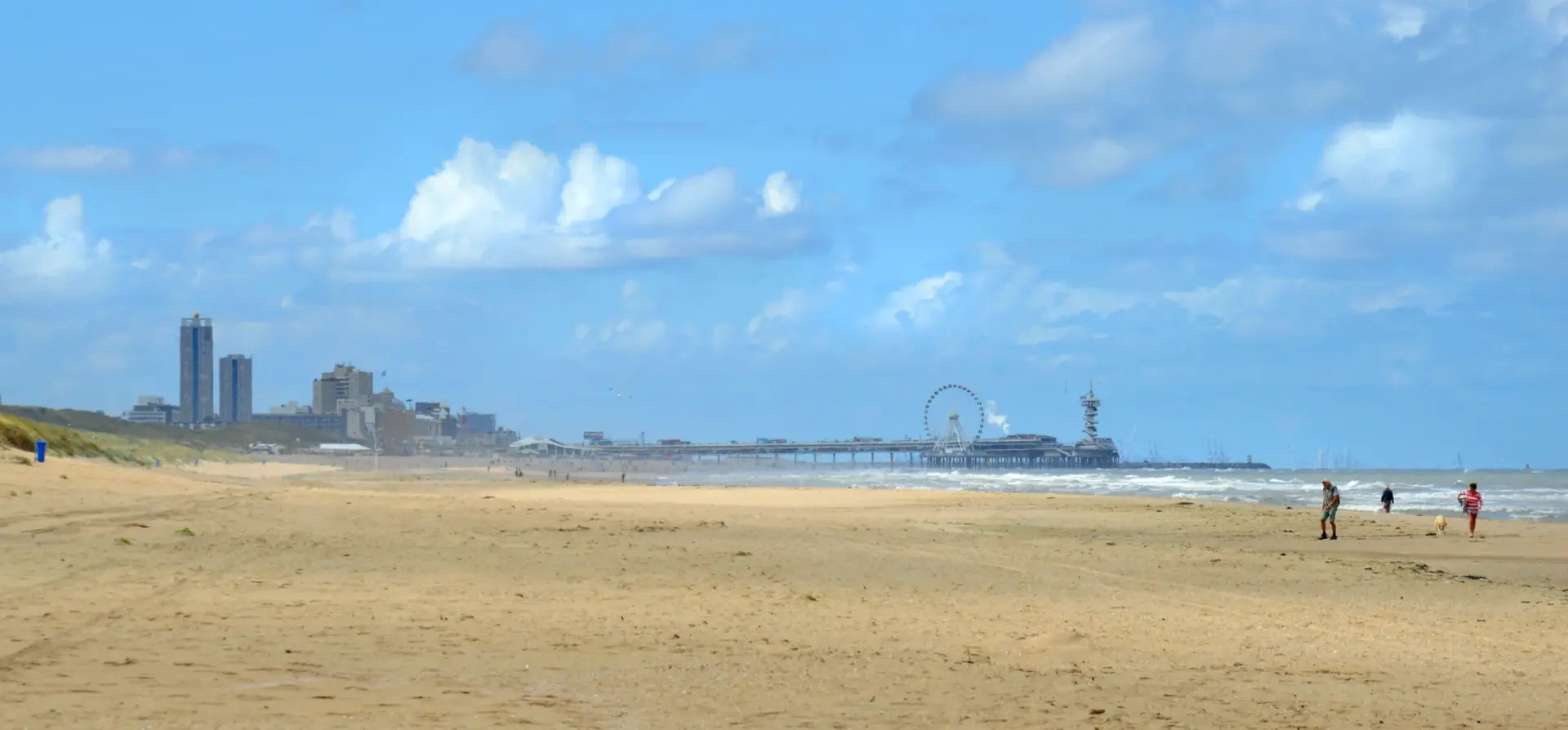 De pier van Scheveningen gezien vanaf Wassenaar
