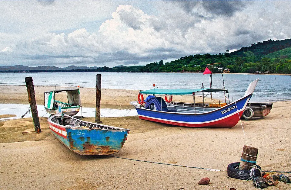 Maleisië Langkawi vissersboten op het strand